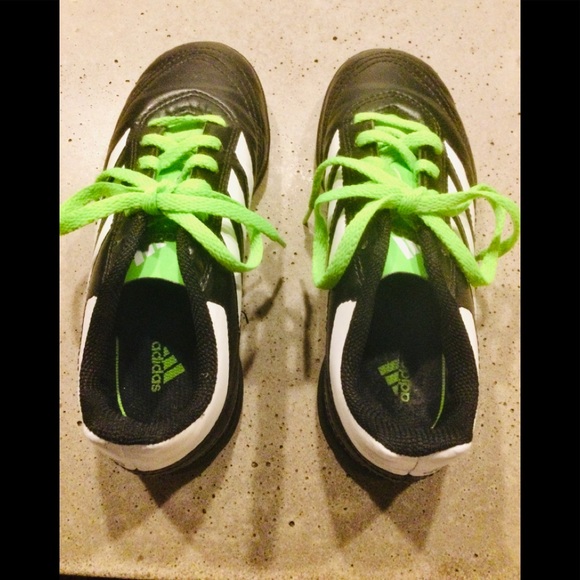 ⚽️ ADIDAS - **INDOOR** - BLACK & GREEN - SOCCER CLEATS ⚽️ - Picture 4 of 6